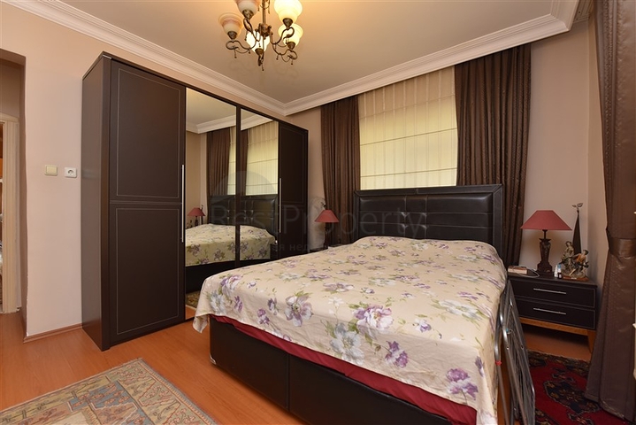 اول صف على البحر - اطلالة مباشرة - شقة مفروشة 3 غرف- في مركز الانيا 