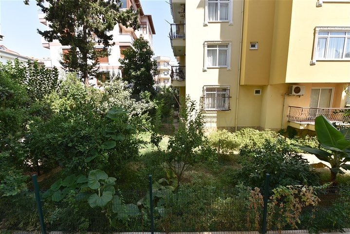 اول صف على البحر - اطلالة مباشرة - شقة مفروشة 3 غرف- في مركز الانيا 