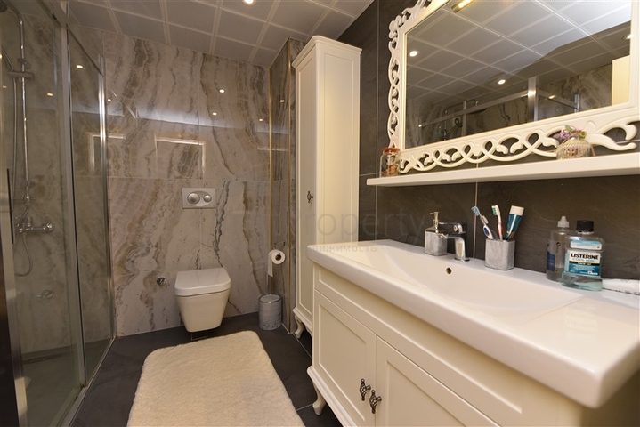 اول صف على البحر - اطلالة مباشرة - شقة مفروشة 3 غرف- في مركز الانيا 