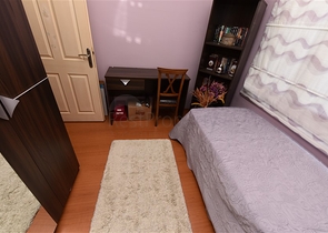 اول صف على البحر - اطلالة مباشرة - شقة مفروشة 3 غرف- في مركز الانيا 