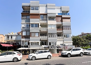 اول صف على البحر - اطلالة مباشرة - شقة مفروشة 3 غرف- في مركز الانيا 