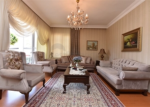 اول صف على البحر - اطلالة مباشرة - شقة مفروشة 3 غرف- في مركز الانيا 