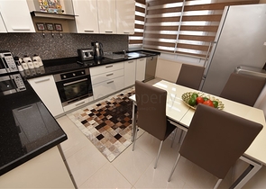 اول صف على البحر - اطلالة مباشرة - شقة مفروشة 3 غرف- في مركز الانيا 