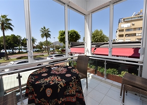 اول صف على البحر - اطلالة مباشرة - شقة مفروشة 3 غرف- في مركز الانيا 