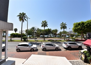 اول صف على البحر - اطلالة مباشرة - شقة مفروشة 3 غرف- في مركز الانيا 