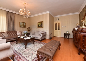 اول صف على البحر - اطلالة مباشرة - شقة مفروشة 3 غرف- في مركز الانيا 