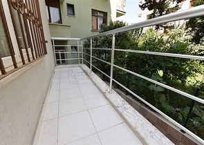 اول صف على البحر - اطلالة مباشرة - شقة مفروشة 3 غرف- في مركز الانيا 