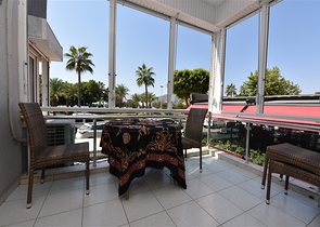 اول صف على البحر - اطلالة مباشرة - شقة مفروشة 3 غرف- في مركز الانيا 