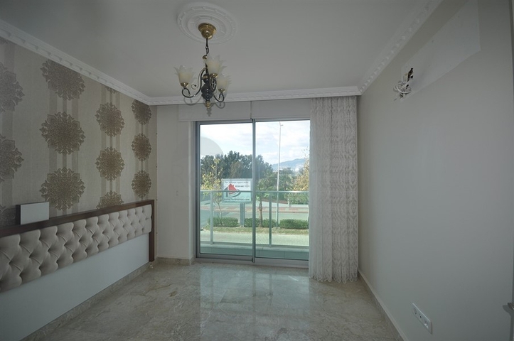 على البحر مباشرة - شقق غرفتين وصالة - ضمن مجمع حديث - كاستل / الانيا 