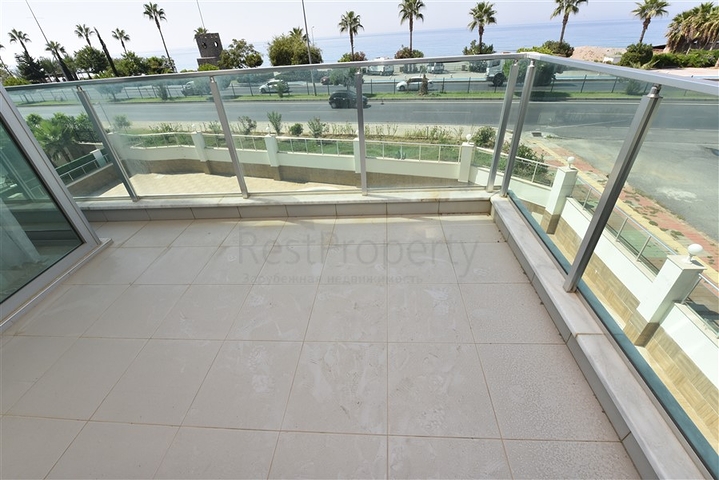 على البحر مباشرة - شقق غرفتين وصالة - ضمن مجمع حديث - كاستل / الانيا 