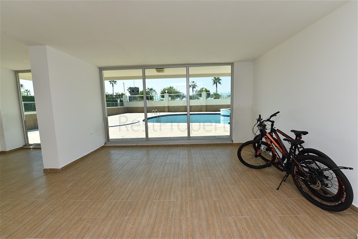 على البحر مباشرة - شقق غرفتين وصالة - ضمن مجمع حديث - كاستل / الانيا 