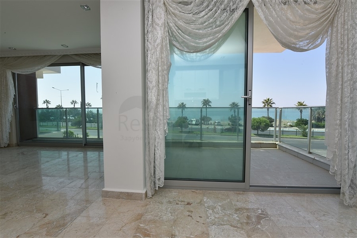 على البحر مباشرة - شقق غرفتين وصالة - ضمن مجمع حديث - كاستل / الانيا 