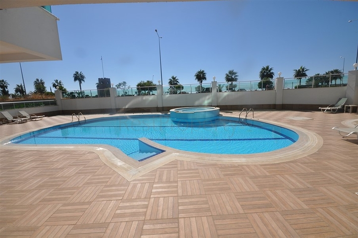 على البحر مباشرة - شقق غرفتين وصالة - ضمن مجمع حديث - كاستل / الانيا 