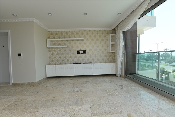 على البحر مباشرة - شقق غرفتين وصالة - ضمن مجمع حديث - كاستل / الانيا 