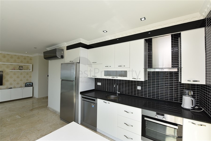 على البحر مباشرة - شقق غرفتين وصالة - ضمن مجمع حديث - كاستل / الانيا 