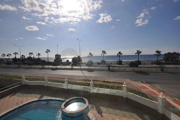 على البحر مباشرة - شقق غرفتين وصالة - ضمن مجمع حديث - كاستل / الانيا 