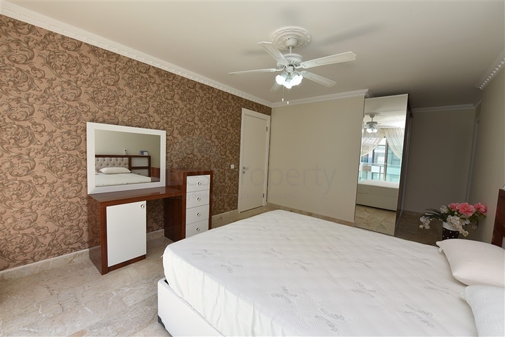 على البحر مباشرة - شقق غرفتين وصالة - ضمن مجمع حديث - كاستل / الانيا 