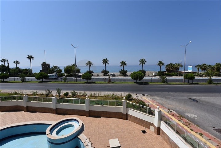 على البحر مباشرة - شقق غرفتين وصالة - ضمن مجمع حديث - كاستل / الانيا 