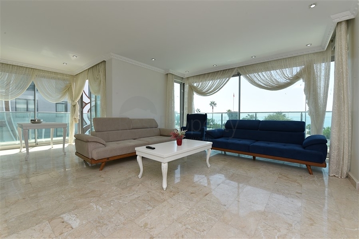 على البحر مباشرة - شقق غرفتين وصالة - ضمن مجمع حديث - كاستل / الانيا 