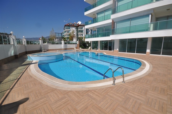 على البحر مباشرة - شقق غرفتين وصالة - ضمن مجمع حديث - كاستل / الانيا 