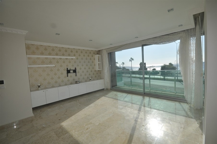 على البحر مباشرة - شقق غرفتين وصالة - ضمن مجمع حديث - كاستل / الانيا 