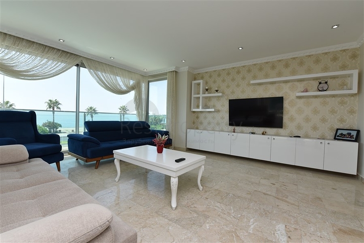 على البحر مباشرة - شقق غرفتين وصالة - ضمن مجمع حديث - كاستل / الانيا 