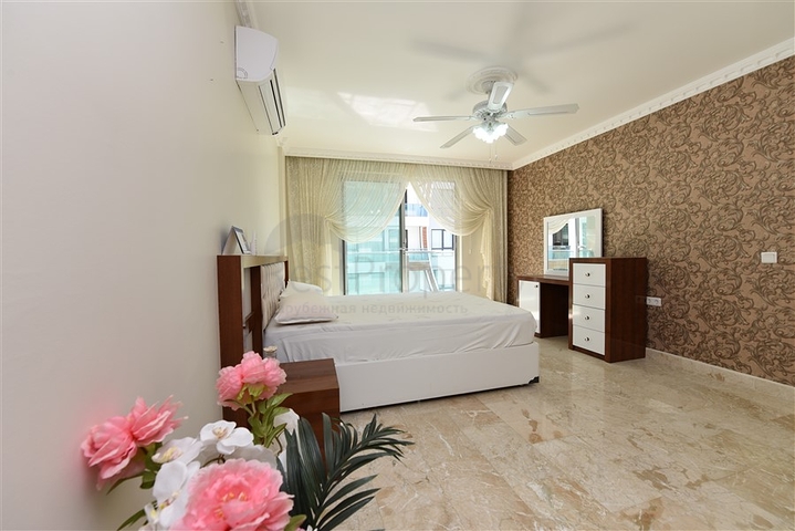 على البحر مباشرة - شقق غرفتين وصالة - ضمن مجمع حديث - كاستل / الانيا 