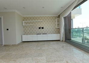 على البحر مباشرة - شقق غرفتين وصالة - ضمن مجمع حديث - كاستل / الانيا 