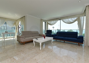 على البحر مباشرة - شقق غرفتين وصالة - ضمن مجمع حديث - كاستل / الانيا 