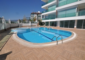 على البحر مباشرة - شقق غرفتين وصالة - ضمن مجمع حديث - كاستل / الانيا 