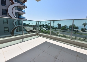 على البحر مباشرة - شقق غرفتين وصالة - ضمن مجمع حديث - كاستل / الانيا 