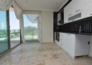 على البحر مباشرة - شقق غرفتين وصالة - ضمن مجمع حديث - كاستل / الانيا 