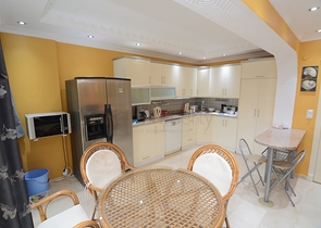 سعر منافس - شقة 2 غرفة وصالة -اثاث جديد - في مهموتلار / الانيا