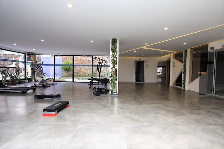 ضمن مجمع يضم خدمات - شقة مفروشة 1+1 - في منطقة توسمور المركزية / الانيا 