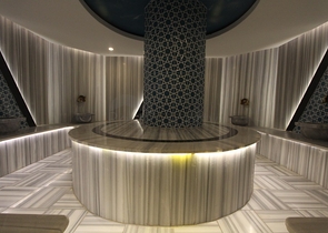 ضمن مجمع يضم خدمات - شقة مفروشة 1+1 - في منطقة توسمور المركزية / الانيا 