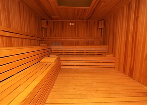 ضمن مجمع يضم خدمات - شقة مفروشة 1+1 - في منطقة توسمور المركزية / الانيا 