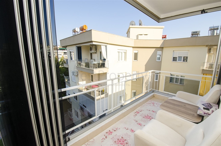 شقة 2 + 1 مع أثاث 5 دقائق سيرا على الأقدام إلى البحر في أنطاليا