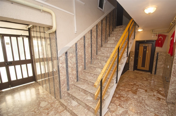 شقة 2 + 1 مع أثاث 5 دقائق سيرا على الأقدام إلى البحر في أنطاليا