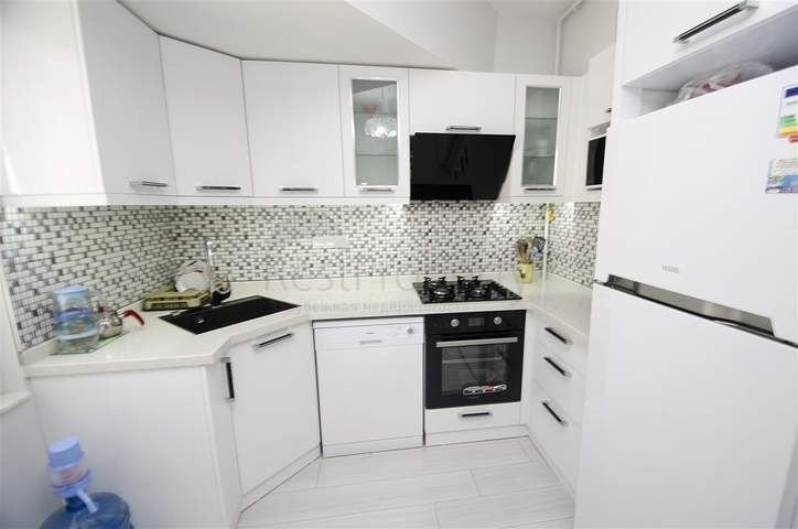 شقة 2 + 1 مع أثاث 5 دقائق سيرا على الأقدام إلى البحر في أنطاليا