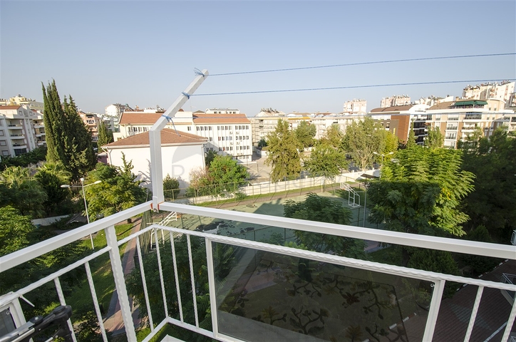 شقة 2 + 1 مع أثاث 5 دقائق سيرا على الأقدام إلى البحر في أنطاليا