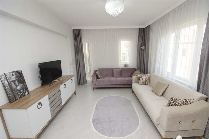 شقة 2 + 1 مع أثاث 5 دقائق سيرا على الأقدام إلى البحر في أنطاليا