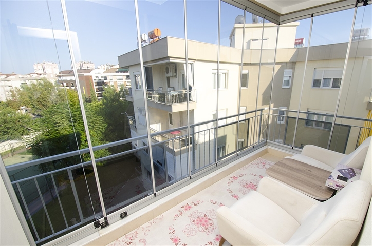 شقة 2 + 1 مع أثاث 5 دقائق سيرا على الأقدام إلى البحر في أنطاليا