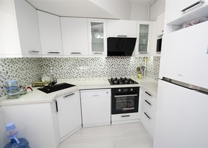 شقة 2 + 1 مع أثاث 5 دقائق سيرا على الأقدام إلى البحر في أنطاليا