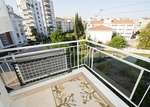 شقة 2 + 1 مع أثاث 5 دقائق سيرا على الأقدام إلى البحر في أنطاليا