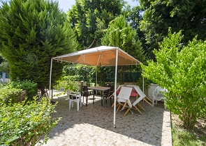 شقة 2 + 1 مع أثاث 5 دقائق سيرا على الأقدام إلى البحر في أنطاليا