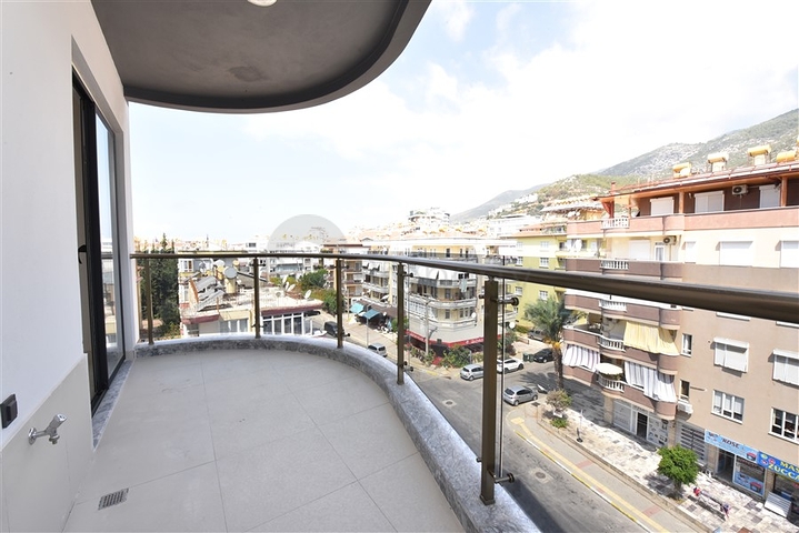 في المركز قريبة من الخدمات - شقة 1+1 - ضمن مجمع سكني فاخر / في مركز الانيا 