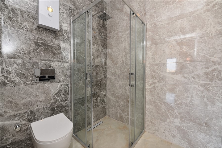 في المركز قريبة من الخدمات - شقة 1+1 - ضمن مجمع سكني فاخر / في مركز الانيا 