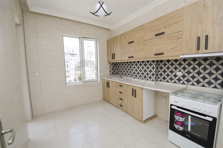 شقة من غرفتين وصالة مع مطبخ منفصل في ليمان كونيالتي