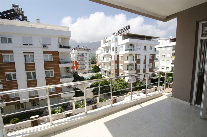 شقة من غرفتين وصالة مع مطبخ منفصل في ليمان كونيالتي