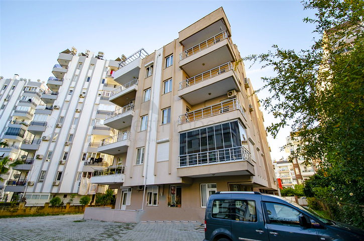 شقة من غرفتين وصالة مع مطبخ منفصل في ليمان كونيالتي